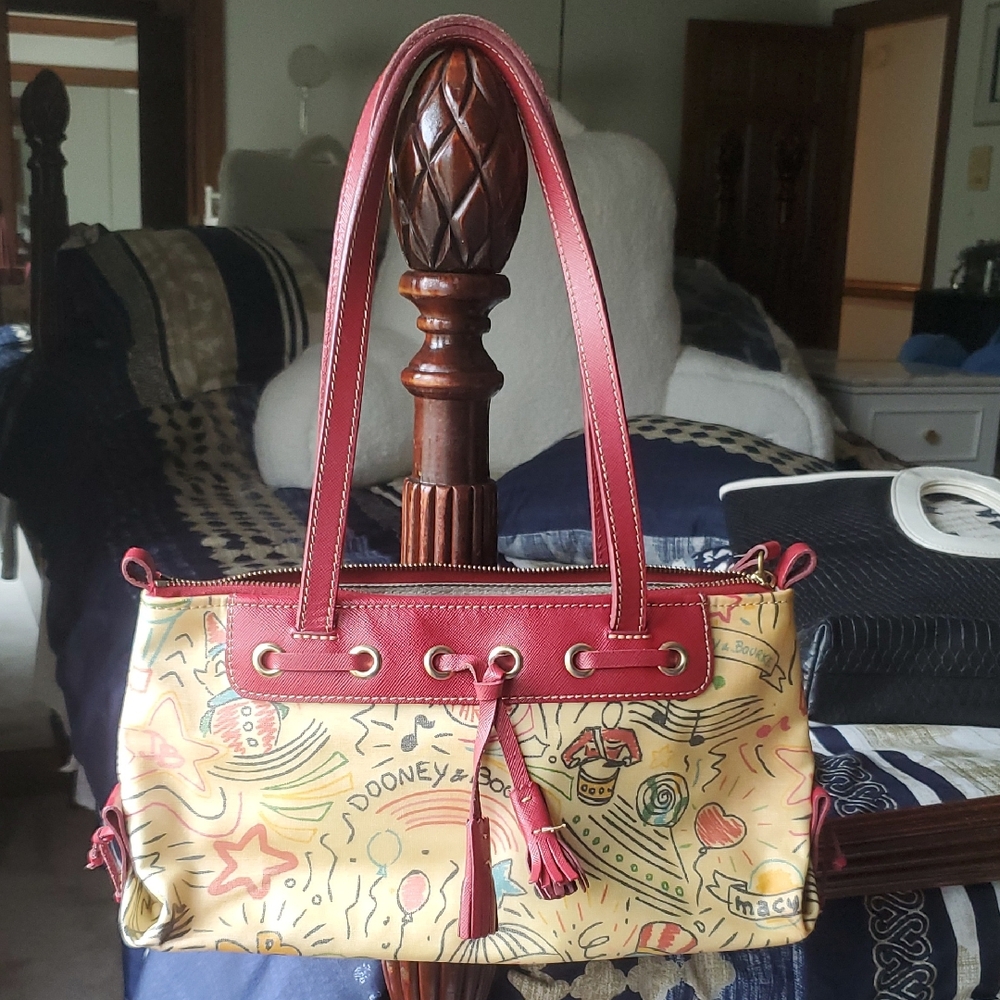 Vintage Dooney & Bourke Red and Cream Shoulder Bag